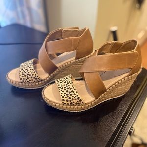 Dr Scholls - Wedges Tan and with one strap polka dots. Size 8